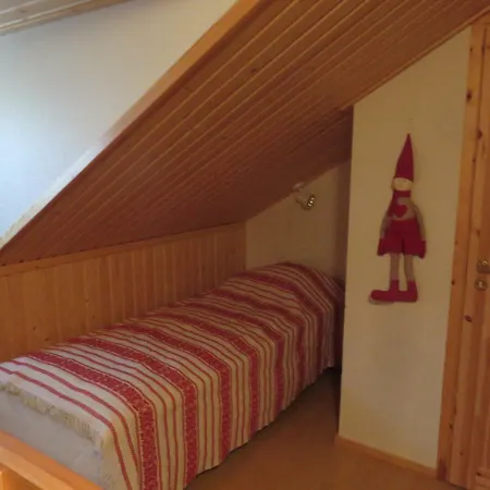 Holiday home Lumipolku Akaslompolo