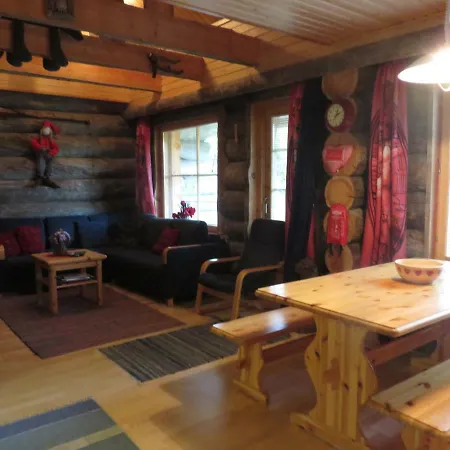 Holiday home Lumipolku Akaslompolo